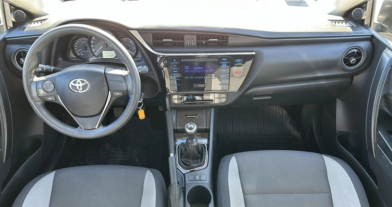 Toyota Auris cena 49900 przebieg: 158923, rok produkcji 2018 z Malbork małe 232